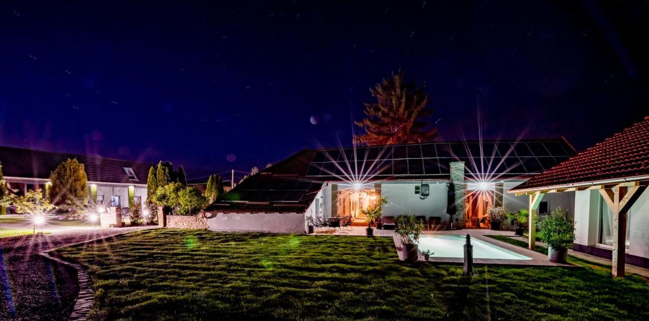 Szent Gyoergy Kuria Bed & Breakfast Kisharsány Exterior foto