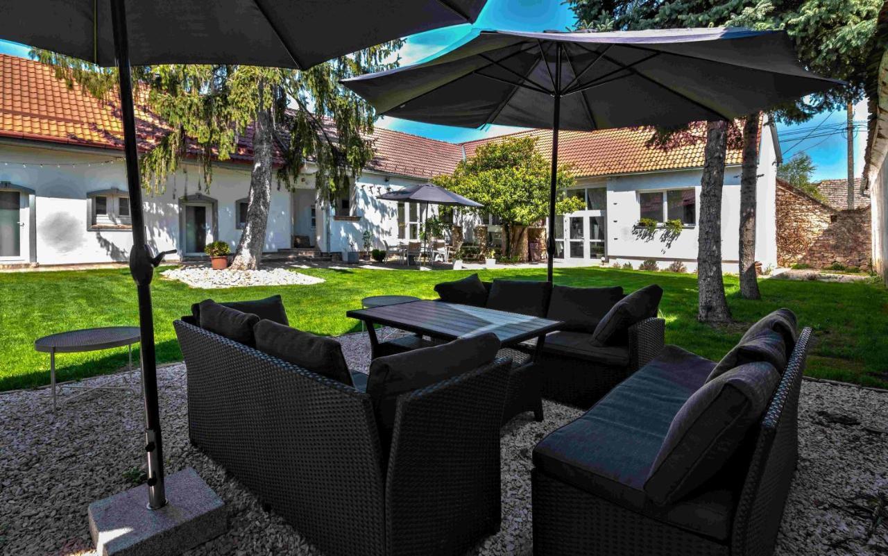 Szent Gyoergy Kuria Bed & Breakfast Kisharsány Exterior foto